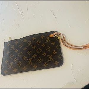 AUTHENTIC ✨ Louis Vuitton Neverfull MM Pochette